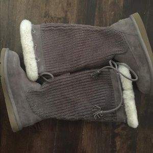 Rare Authentic UGG Australia Boots “Suburb”